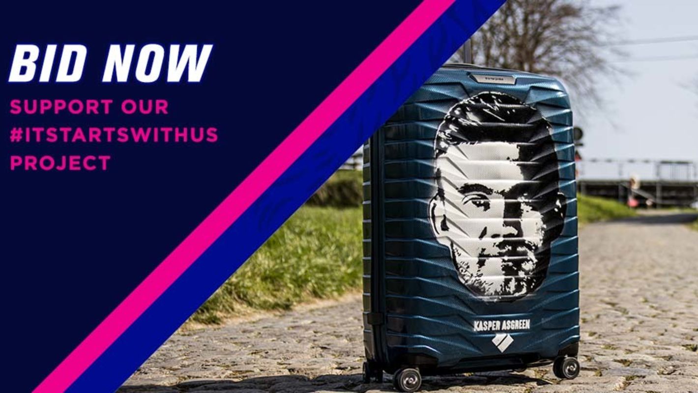 Quick-Step Alpha Vinyl Team auctions collector Samsonite suitcase